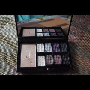 Doucce Freematic Eyeshadow Palette